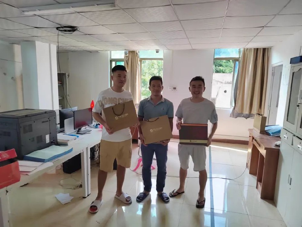 月餅載祝福 · 溫情達四方